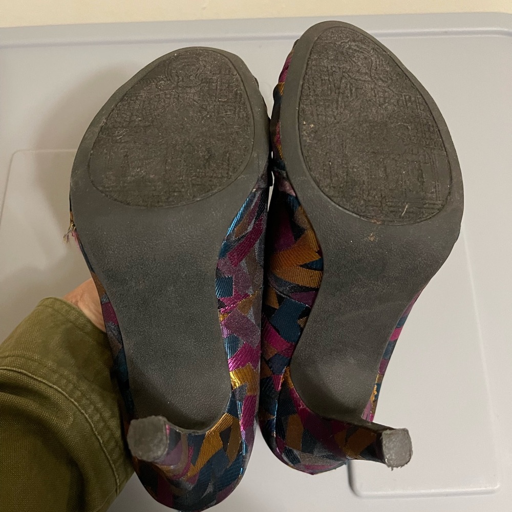 Rocket Dog Multi-Color Pumps - Picture 5 of 10